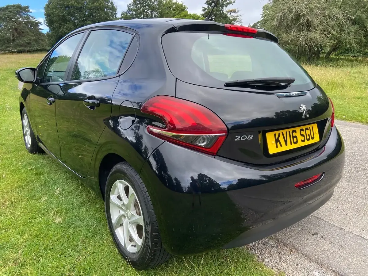 Used Peugeot 208 Active 82 HP (60 kW) 2016 Black Hatchback