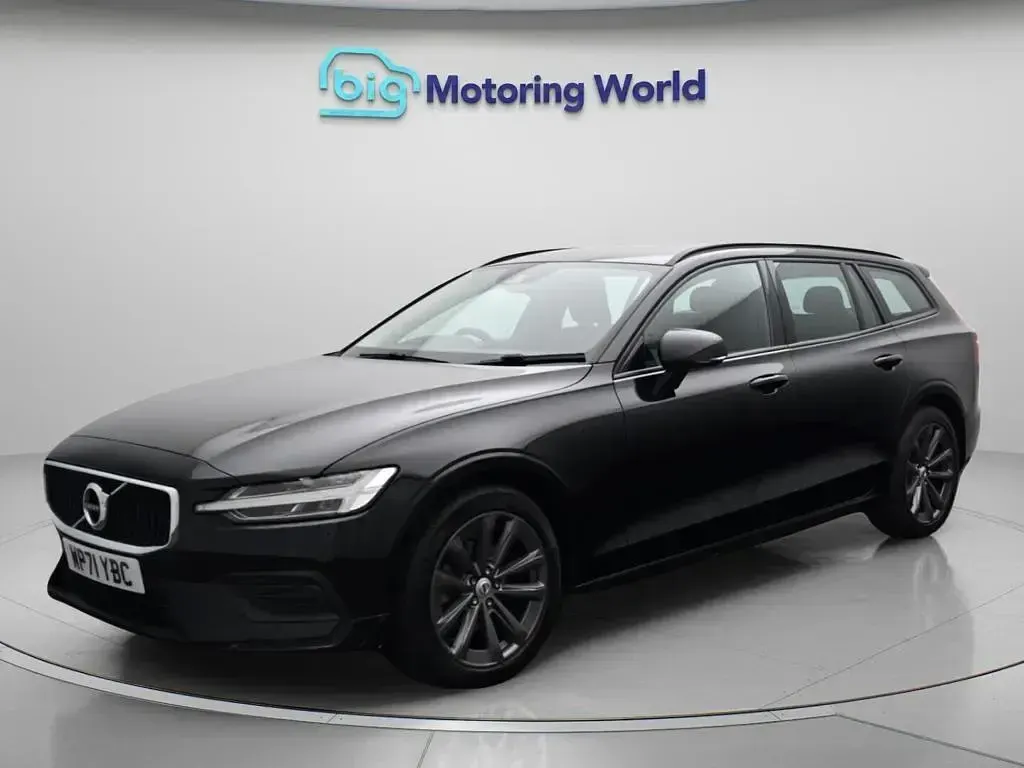 Used Volvo V60 Momentum 197 HP (144 kW) 2022 Black Estate