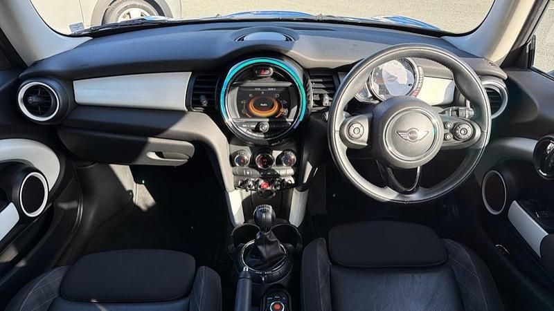 Used Mini Cooper Hatch 134 HP (98 kW) 2017 Blue Hatchback