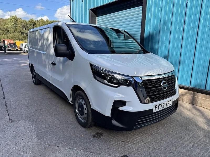 White Used 2022 Nissan Primastar Visia MPV | £12,995 (Good price) - Image 1/4