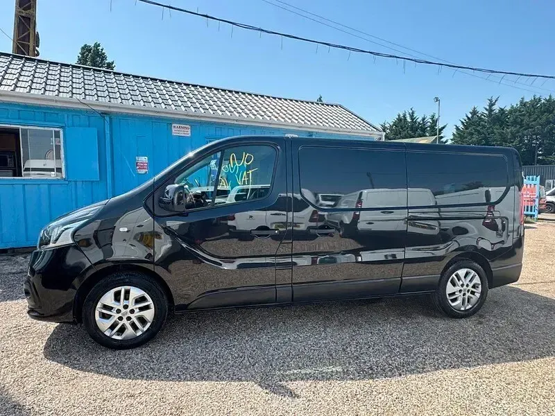 Used Renault Trafic 2018 Black MPV