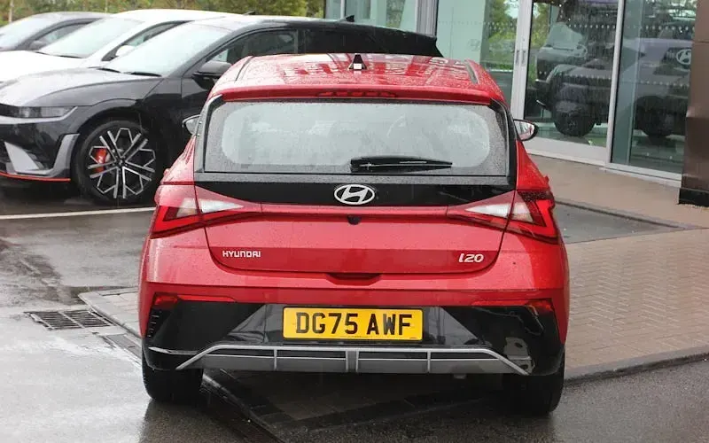 Used Hyundai i20 Advanced 101 HP (74 kW) 2025 Red Hatchback