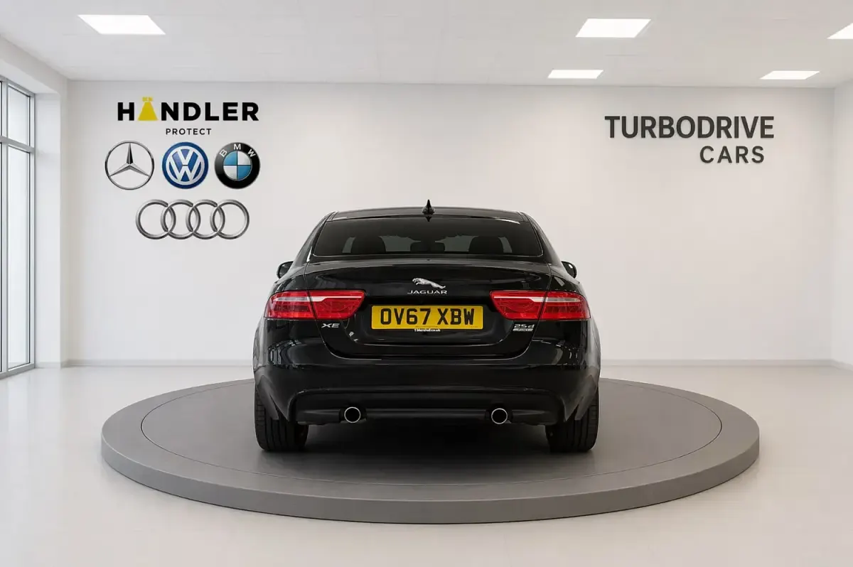 Begagnad Jaguar XE R-Sport 249 HK (183 kW) 2017 Svart Sedan