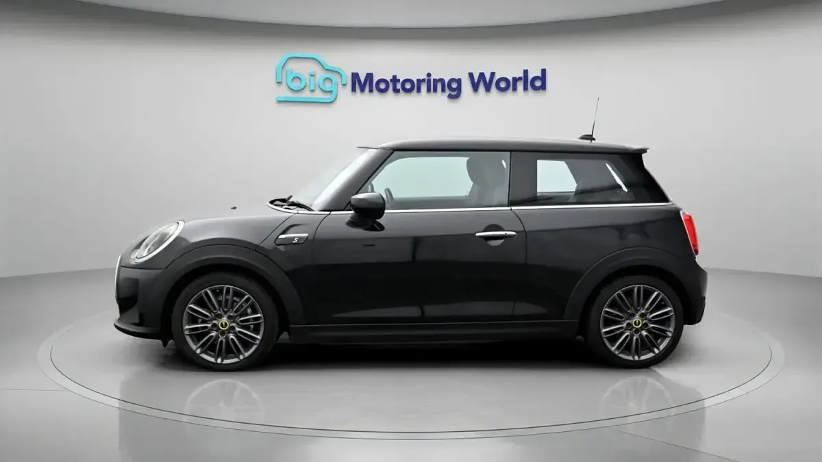 Used Mini Cooper S Hatch 135 kW (184 HP) 2023 Black Hatchback