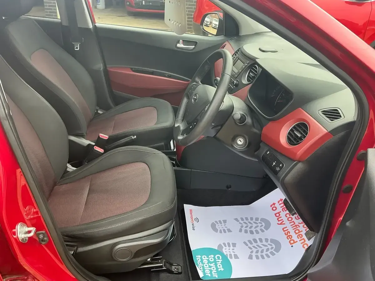 Used Hyundai i10 Premium 87 HP (63 kW) 2017 Red Hatchback