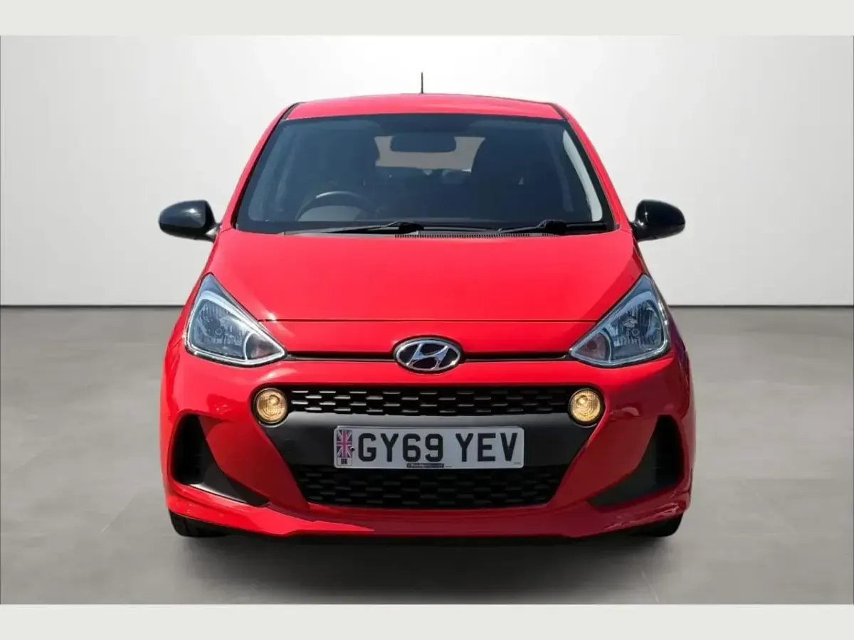 Used Hyundai i10 65 HP (47 kW) 2019 Red Hatchback