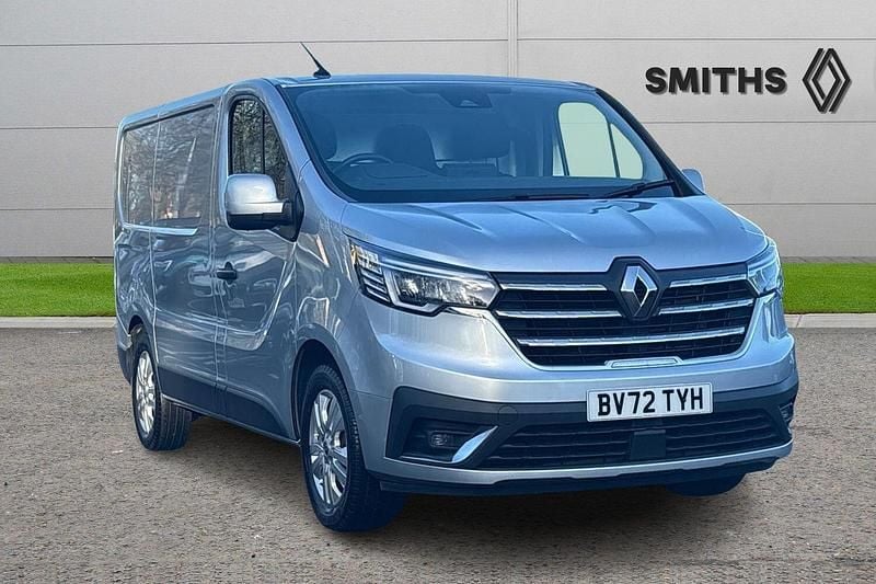Glacier white Used 2022 Renault Trafic MPV | £14,990 (Good price) - Image 1/1