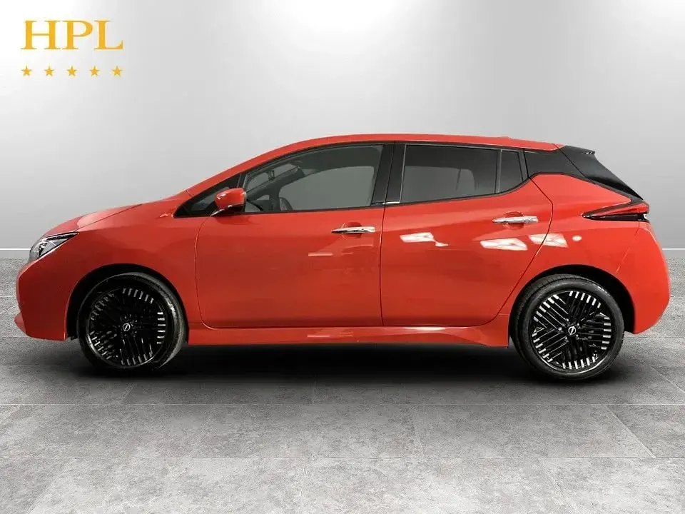Used Nissan Leaf N-Connecta 159 kW (217 HP) 2022 Red Hatchback