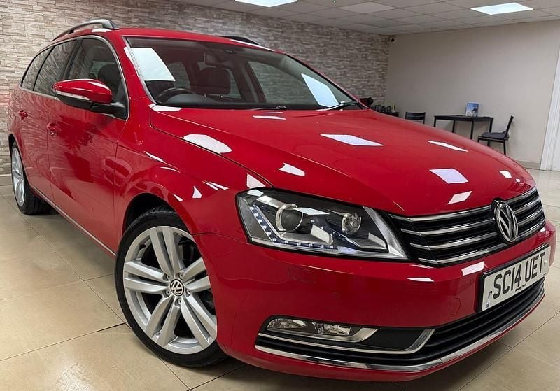 Red Used 2014 VW Passat Executive Estate | £5,495 (Good price) - Image 1/4