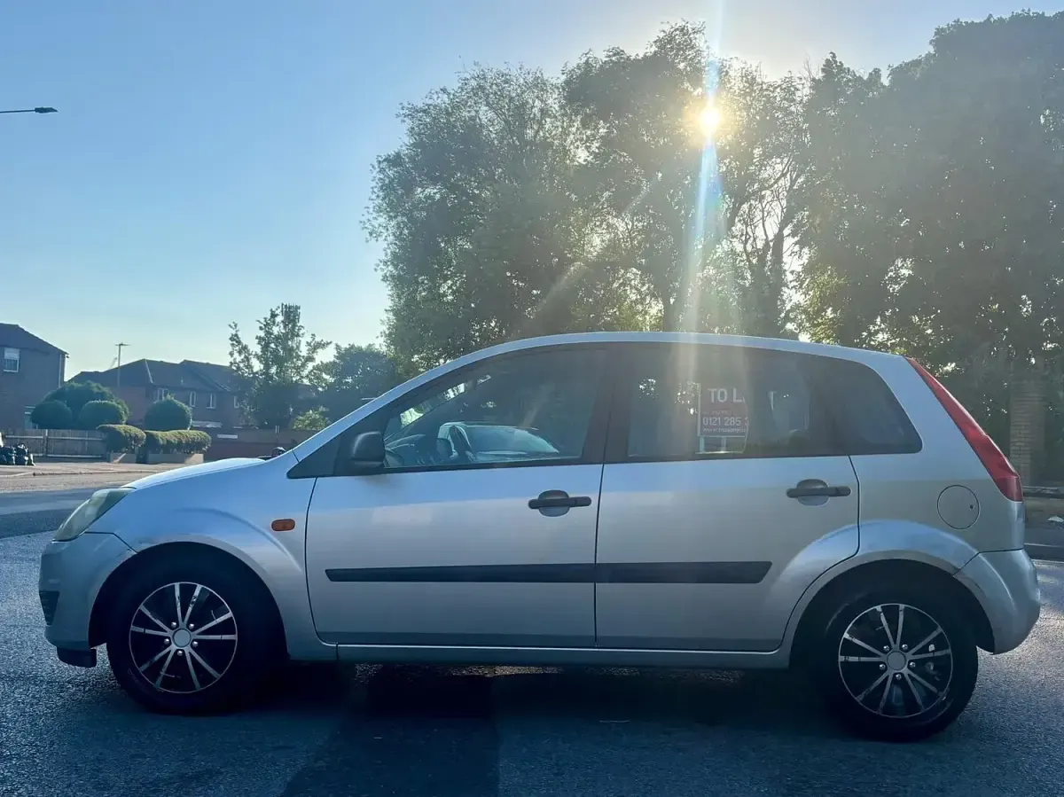 Used Ford Fiesta Style 100 HP (73 kW) 2006 Silver Hatchback