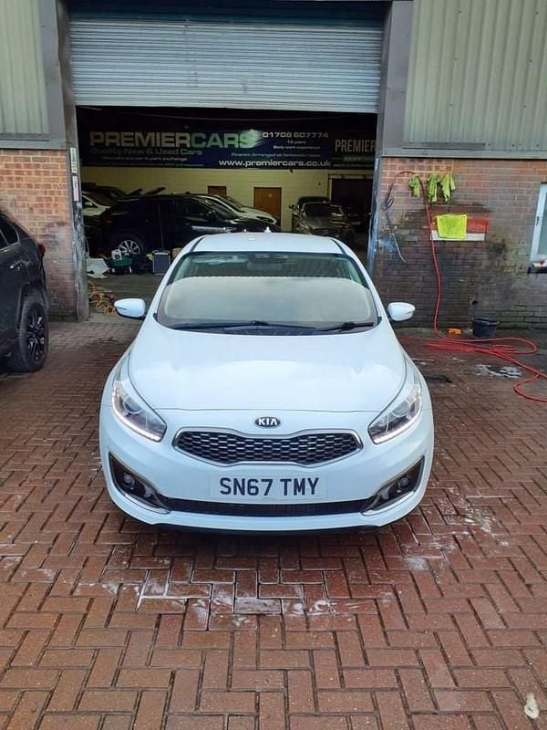 Used Kia ProCeed 134 HP (98 kW) 2017 White Hatchback