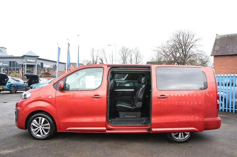 Used Peugeot Traveller Allure 175 HP (128 kW) 2020 Red MPV
