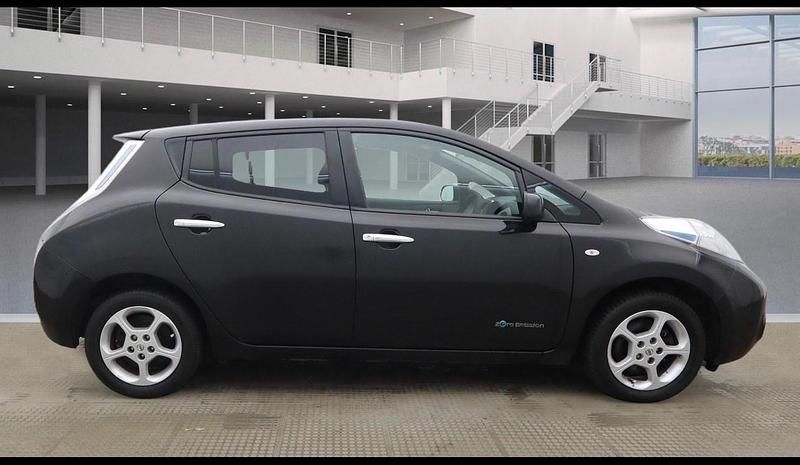 Used Nissan Leaf Visia+ 80 kW (109 HP) 2014 Black Hatchback