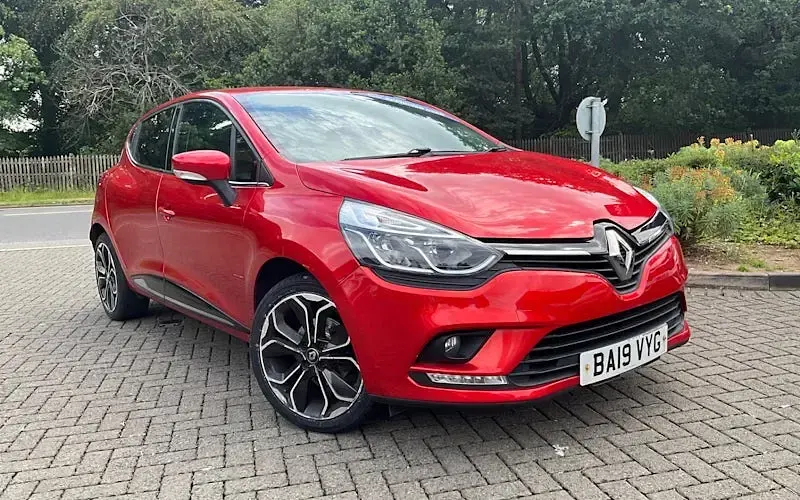 Used Renault Clio Iconic 76 HP (55 kW) 2019 Hatchback