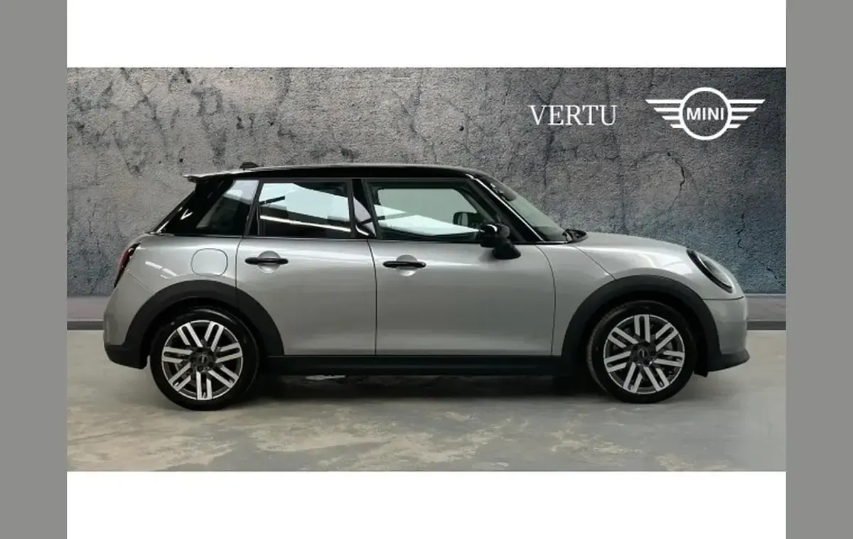 Used Mini Cooper Classic 200 HP (147 kW) 2024 Silver Hatchback