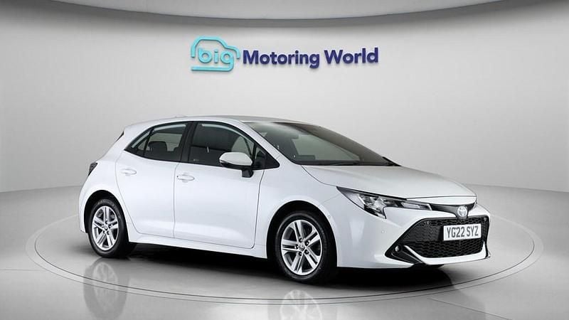 Used Toyota Corolla 184 HP (135 kW) 2022 White Hatchback