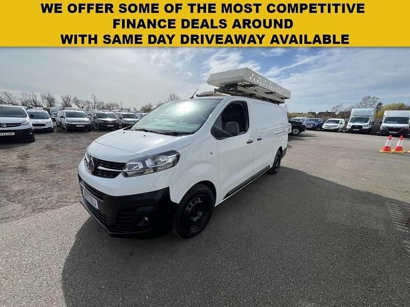 Used Vauxhall Vivaro S 100 HP (73 kW) 2021 White MPV