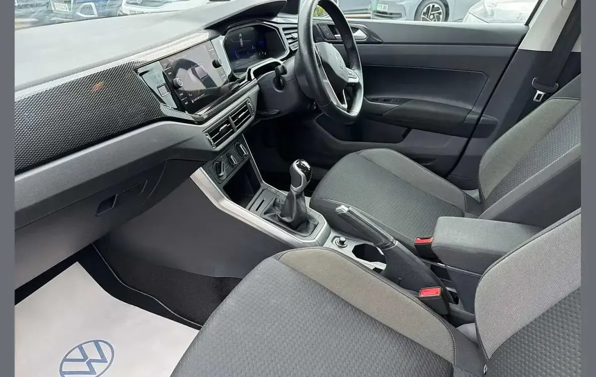 Second-hand VW Polo Life 95 CP (69 kW) 2024 Alb Hatchback