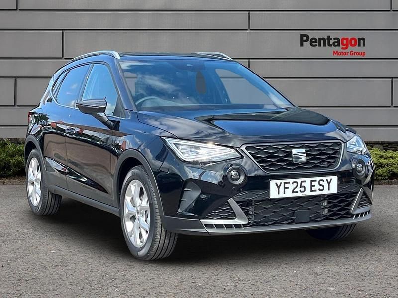 Midnight black magnetic tech g New 2025 Seat Arona FR SUV | £19,950 (Fair price) - Image 1/3