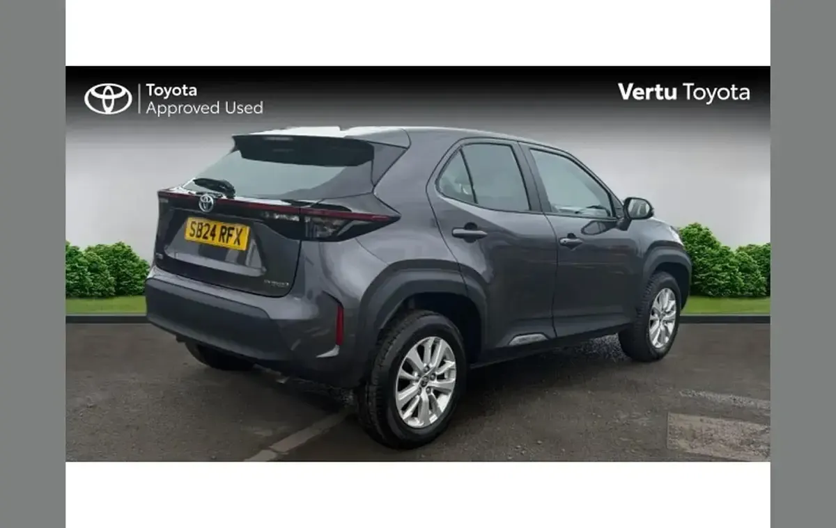 Used Toyota Yaris Cross 113 HP (83 kW) 2024 Grey SUV
