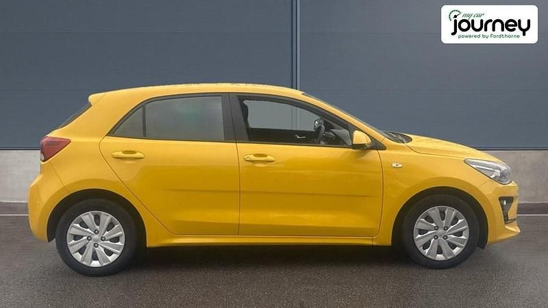 Used Kia Rio Family 84 HP (61 kW) 2022 Yellow Hatchback
