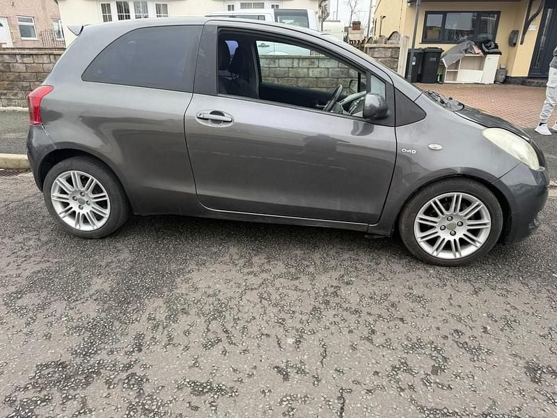Used Toyota Yaris SR 88 HP (64 kW) 2008 Grey Hatchback