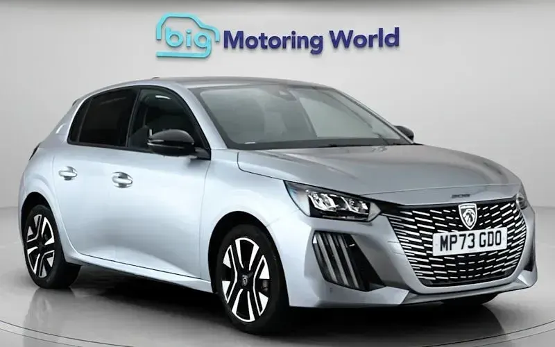 Used Peugeot 208 Allure 101 HP (74 kW) 2024 Hatchback