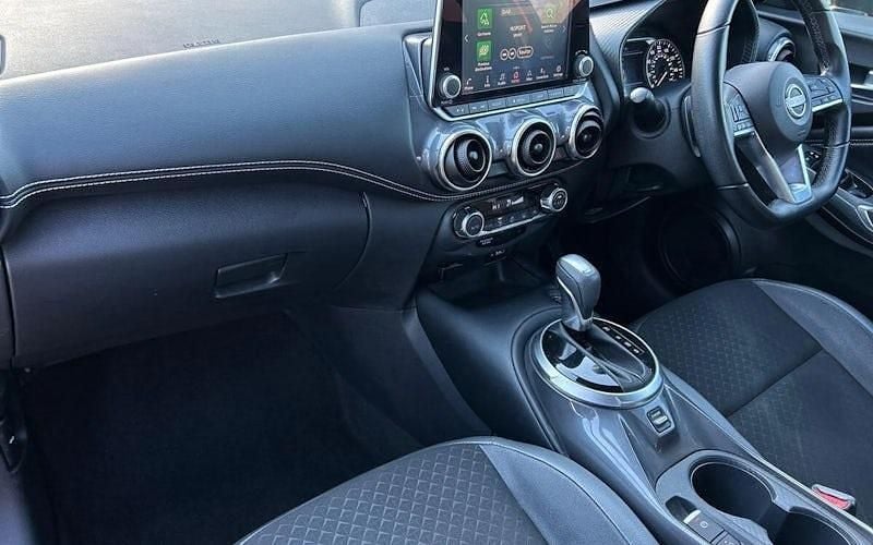 Used Nissan Juke N-Connecta 114 HP (83 kW) 2023 Red SUV