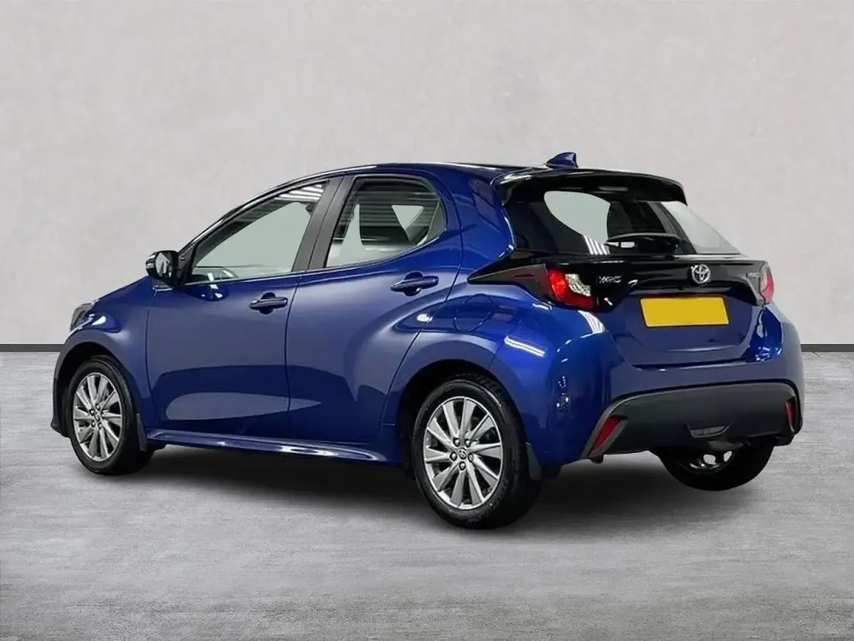 Used Toyota Yaris Design 116 HP (85 kW) 2023 Blue Hatchback