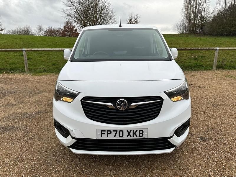 Second-hand Vauxhall Combo Sportive 100 CP (73 kW) 2020 Alb Van