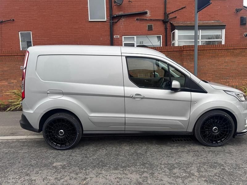Second-hand Ford Transit Connect Limited 120 CP (88 kW) 2021 Argintiu Monovolum