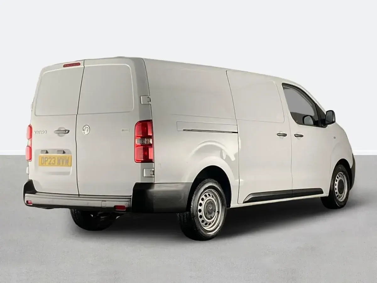 Second-hand Vauxhall Vivaro 100 CP (73 kW) 2023 Alb Monovolum