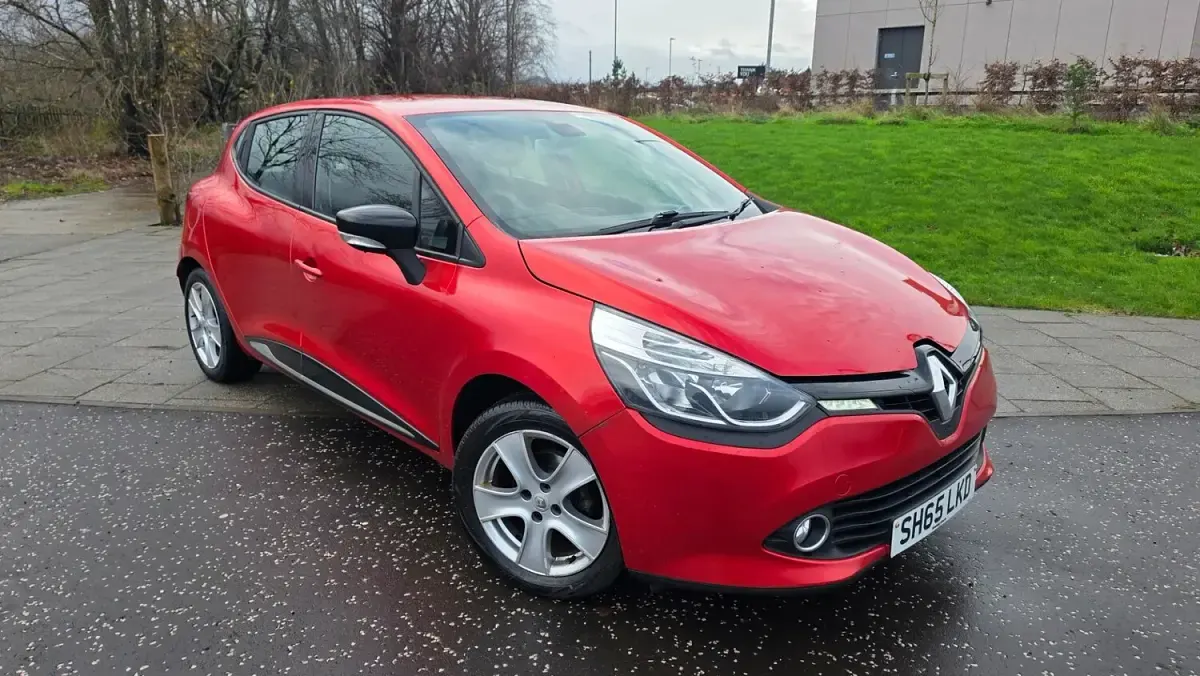 Used Renault Clio Dynamique 75 HP (55 kW) 2016 Red Hatchback