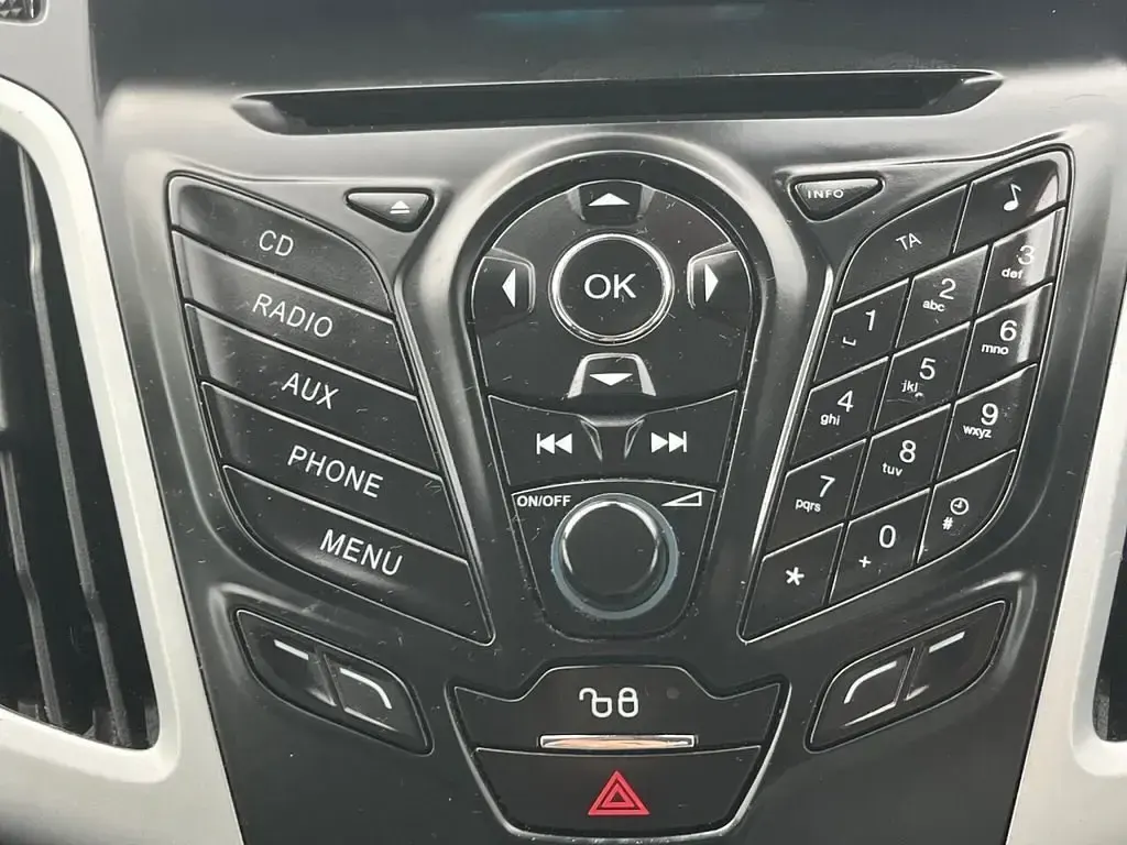 Begagnad Ford Focus Zetec 115 HK (84 kW) 2014 Blå Halvkombi