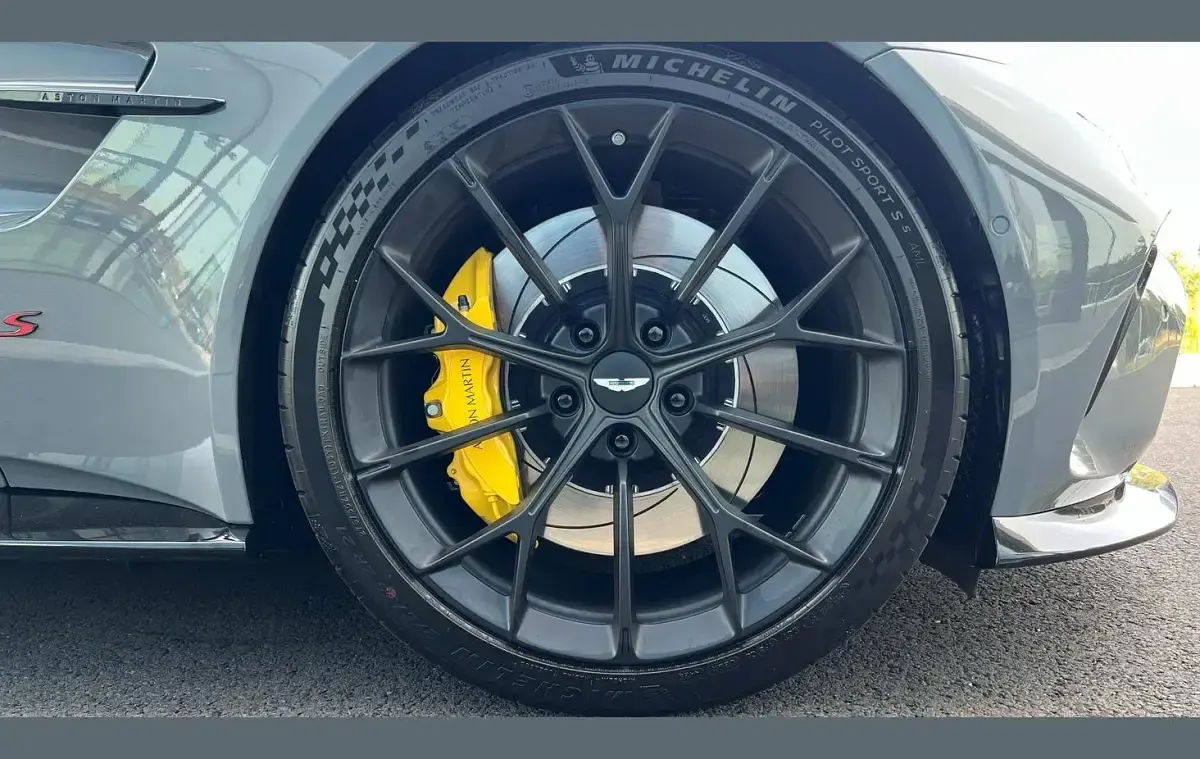 New Aston Martin V8 Vantage 670 HP (492 kW) 2026 Grey Hatchback