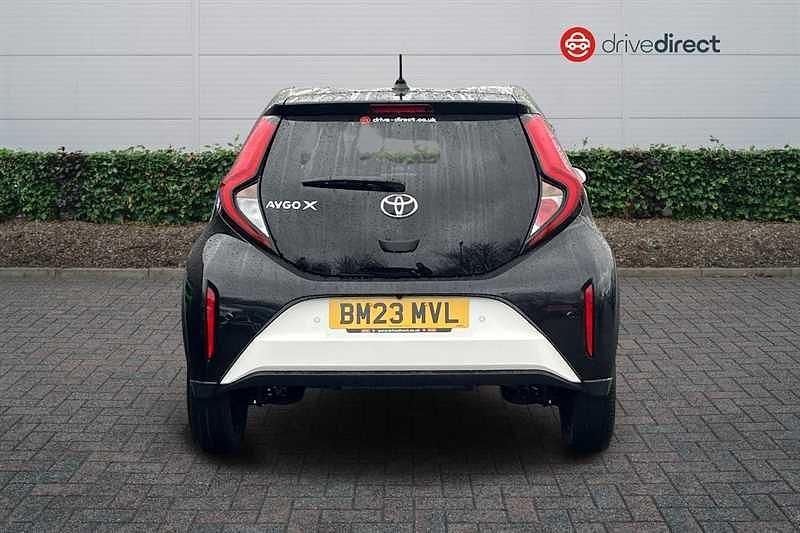 Used Toyota Aygo X 72 HP (52 kW) 2023 White SUV
