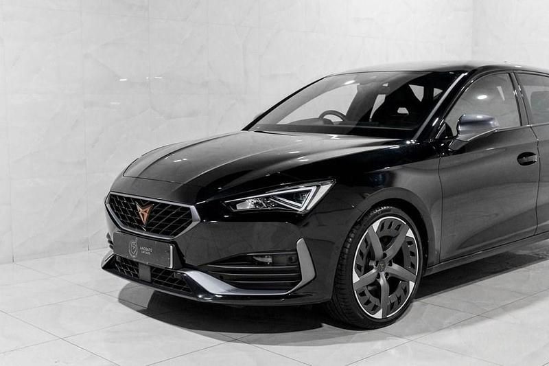 Usado Cupra Leon VZ3 300 CV (220 kW) 2022 Negro Utilitario