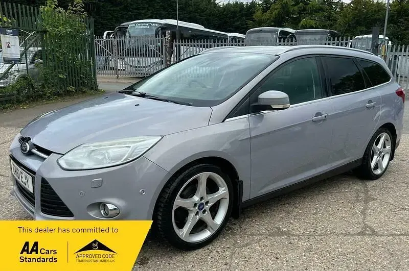 Begagnad Ford Focus Titanium X 115 HK (84 kW) 2012 Silver Kombi
