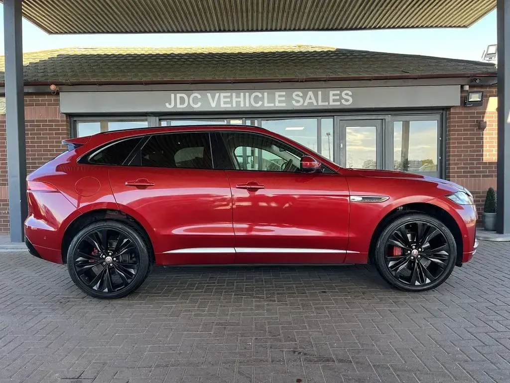 Used Jaguar F-Pace Supercharged 380 HP (279 kW) 2016 Red SUV