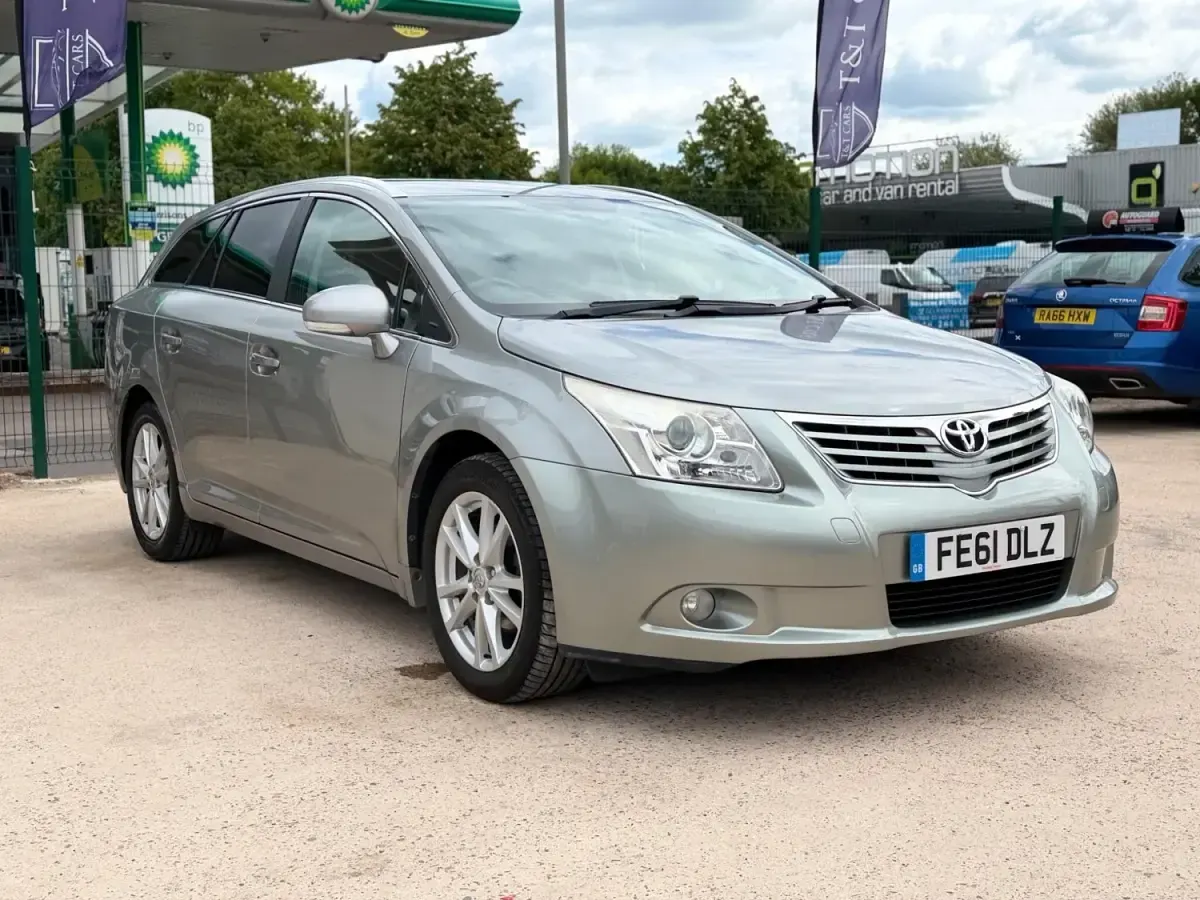 Usado Toyota Avensis 2011 Cinzento Carrinha