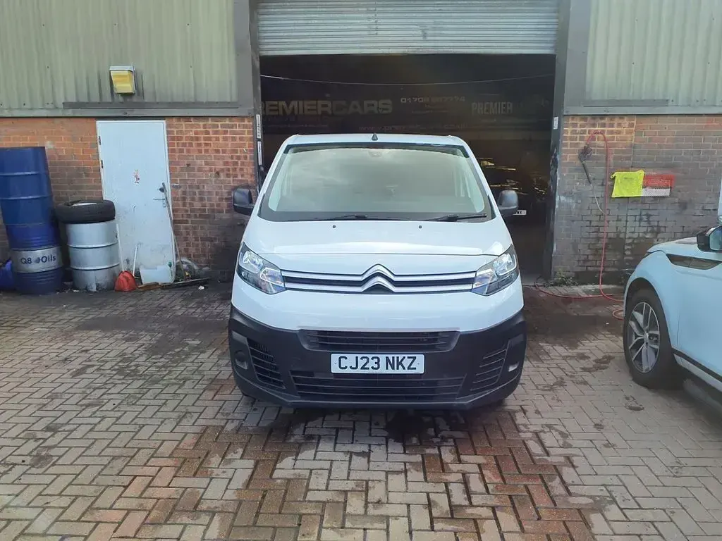 Used Citroën Dispatch 2023 White MPV