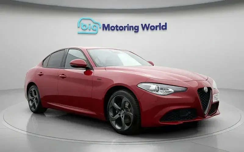 Used Alfa Romeo Giulia Sprint 280 HP (205 kW) 2021 Red Sedan