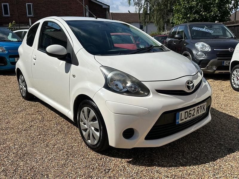 White Used 2012 Toyota Aygo Hatchback | £2,990 (Good price) - Image 1/4