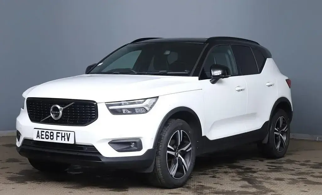 Used Volvo XC40 R-Design 156 HP (114 kW) 2018 White SUV