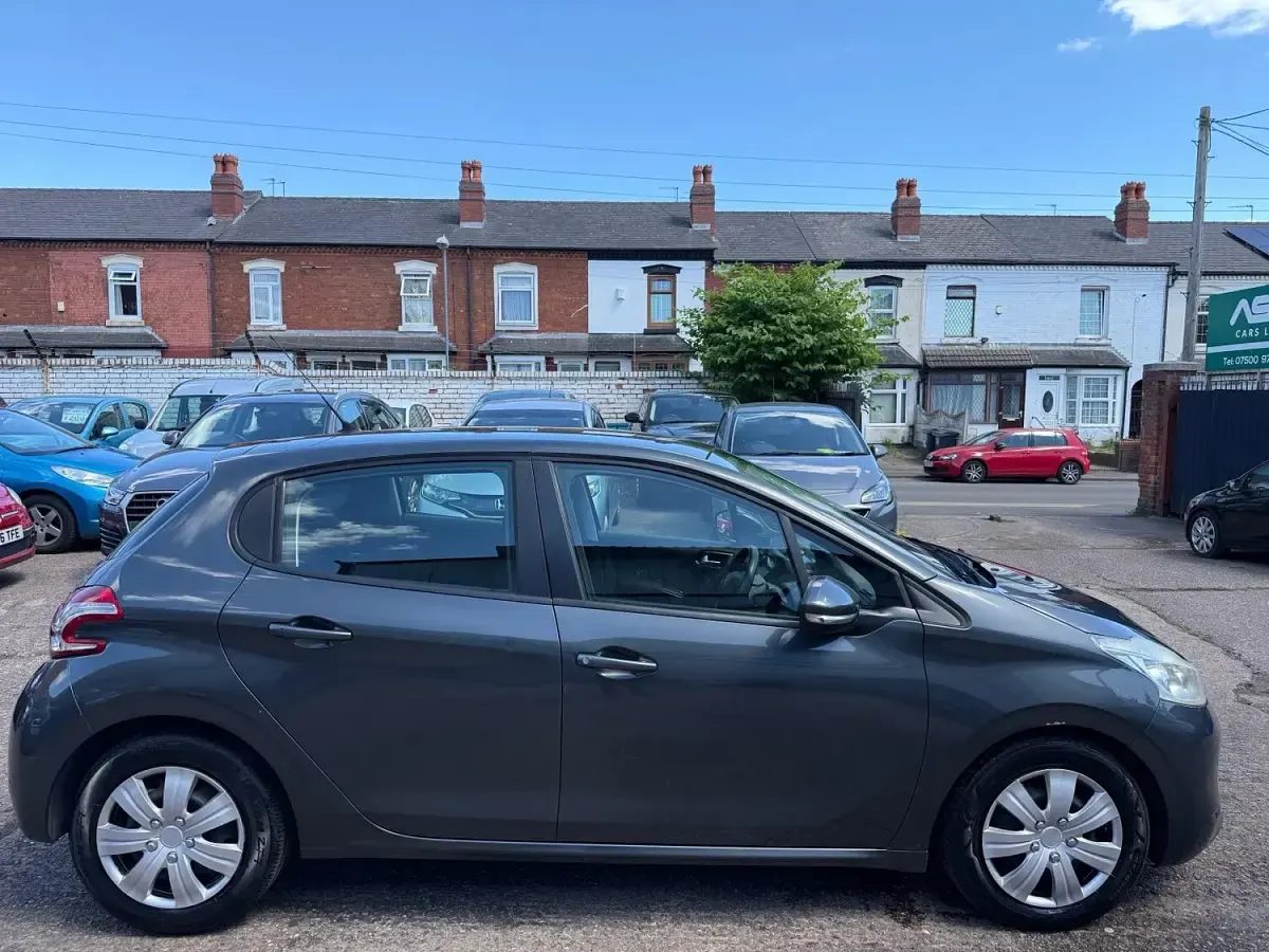 Used Peugeot 208 Access 70 HP (51 kW) 2013 Grey Hatchback
