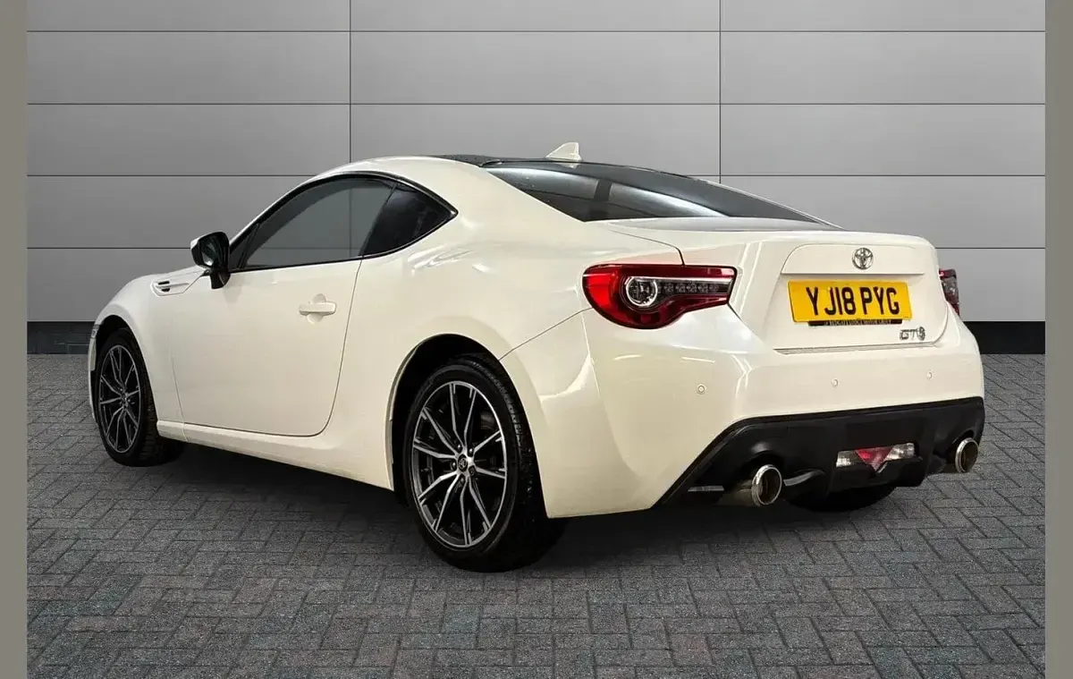 Used Toyota GT86 GT 200 HP (147 kW) 2018 White Coupe