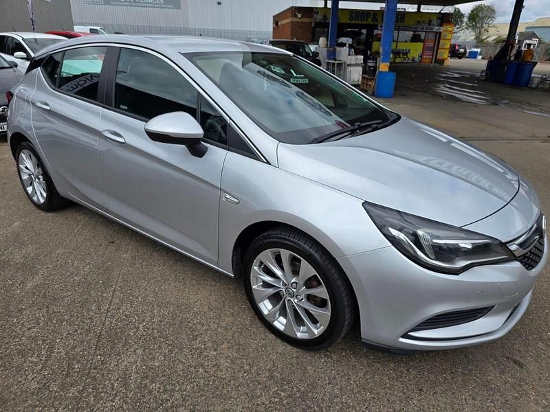 Used Vauxhall Astra 100 HP (73 kW) 2016 Silver Hatchback