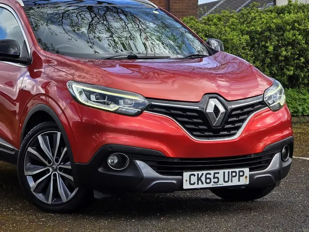 Usado Renault Kadjar Signature 110 HP (80 kW) 2015 Vermelho SUV
