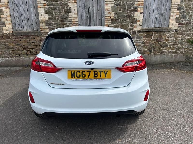 Usado Ford Fiesta Titanium 125 HP (91 kW) 2017 Branco Citadino