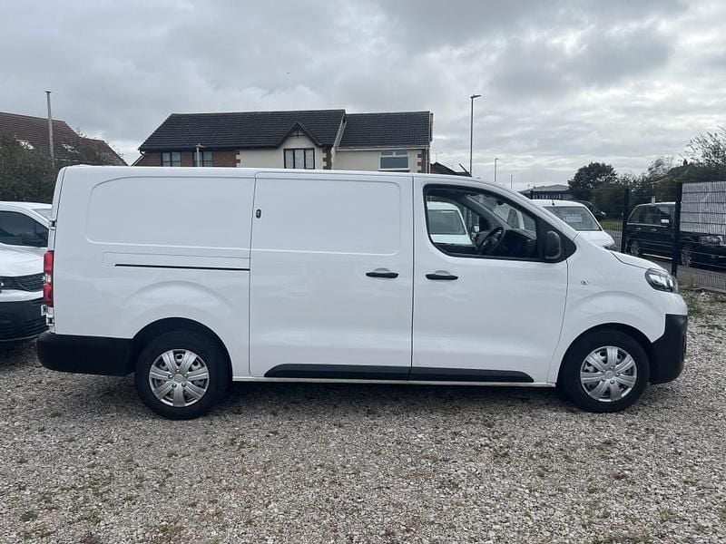 Used Vauxhall Vivaro Sportive 100 HP (73 kW) 2021 White MPV